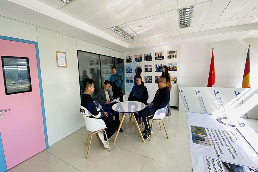news-PHARMA-Take Employees To Visit The Photo Wall 1-img